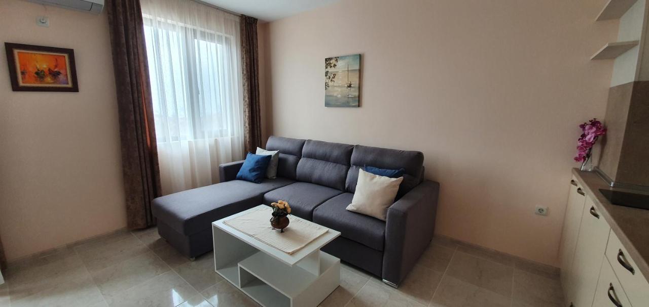 Luxury Apartments Ekaterina Chernomorets Exterior photo