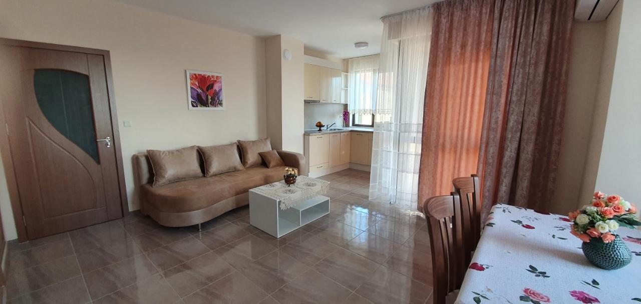 Luxury Apartments Ekaterina Chernomorets Exterior photo